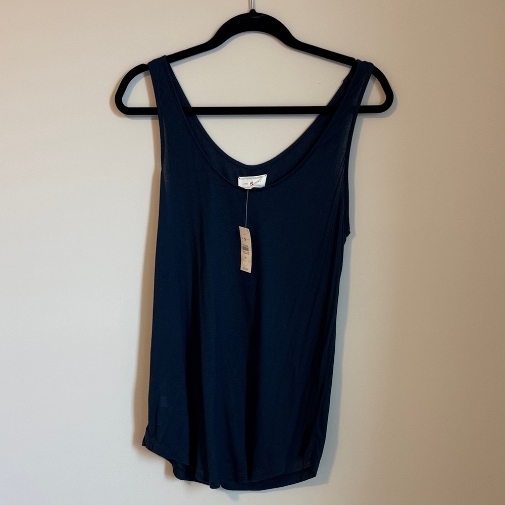 NWT - women’s Lou & Grey navy tank top